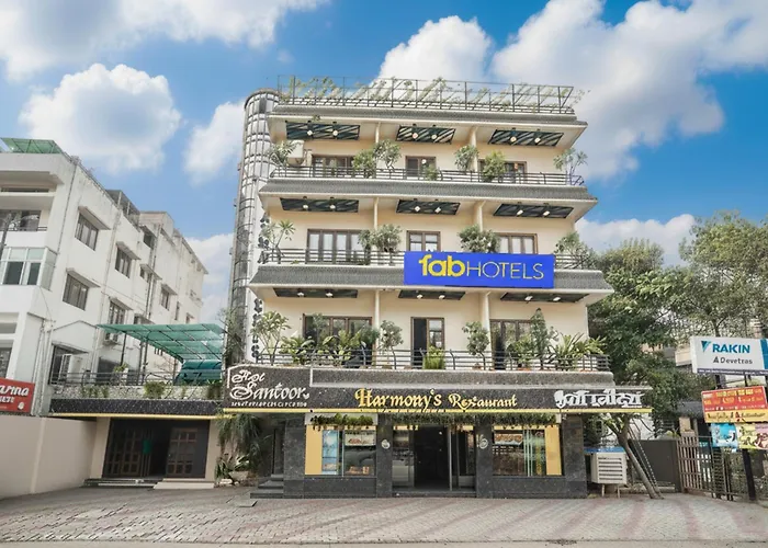 Fabhotel Santoor Geeta Bhawan SquareAirport Hotel